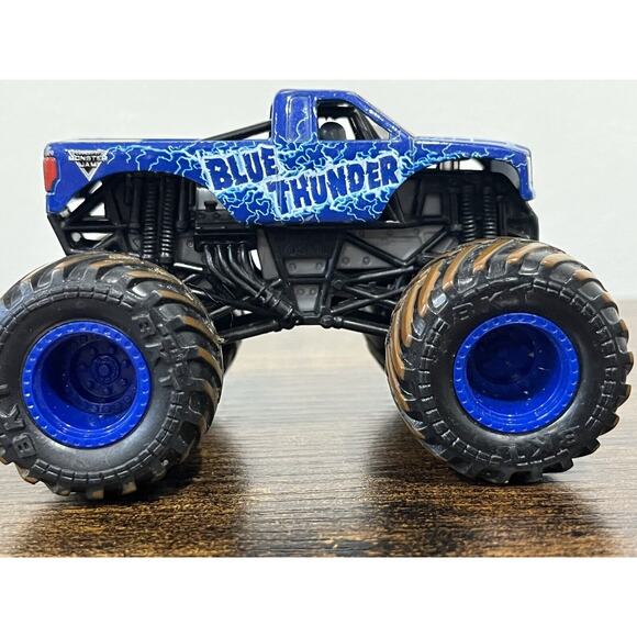 Monster Jam Blue Thunder Monster Truck 1:64 - Picture 2 of 8